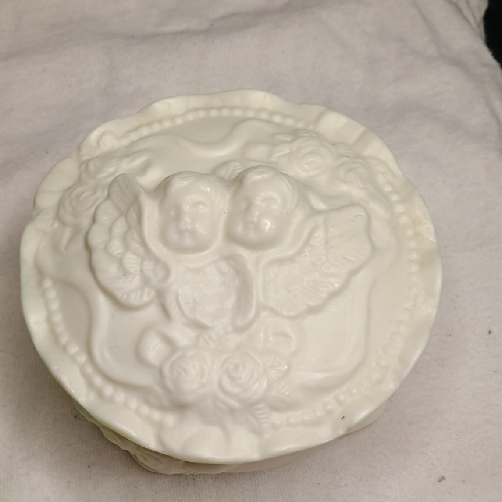 Porcelain Vintage With Pair Of Cherub Angels On Front